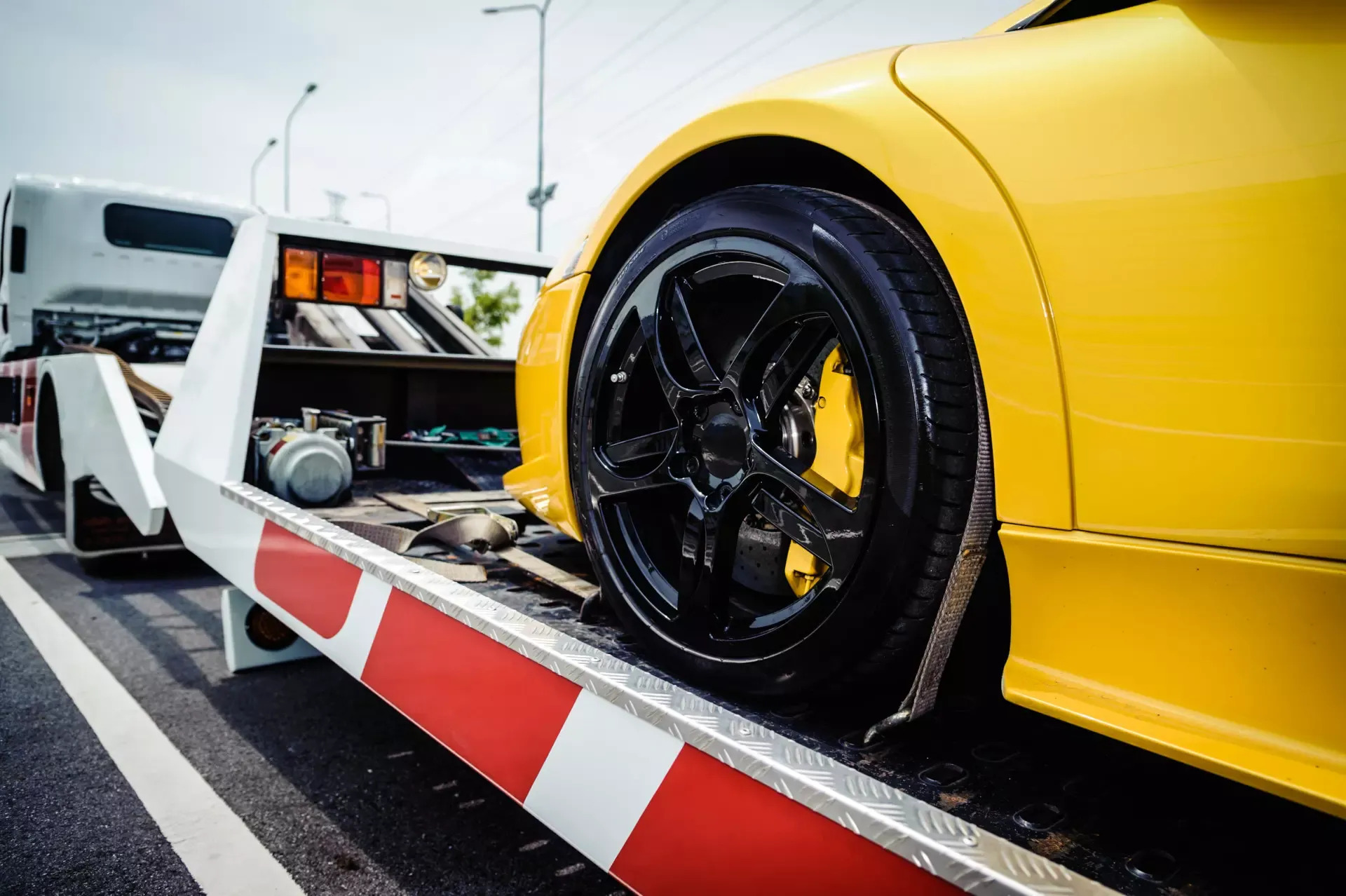 Key Factors to Consider When Choosing a Towing Service in Roseburg to Ensure the Safety and Security of Your Vehicle
